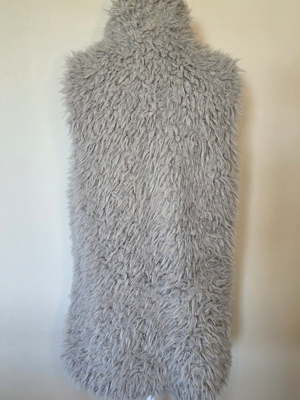Ashley by 26 Gray Shaggy Faux Fur Vest Medium 70s Boho Penny Lane Rockstar - Picture 5 of 6